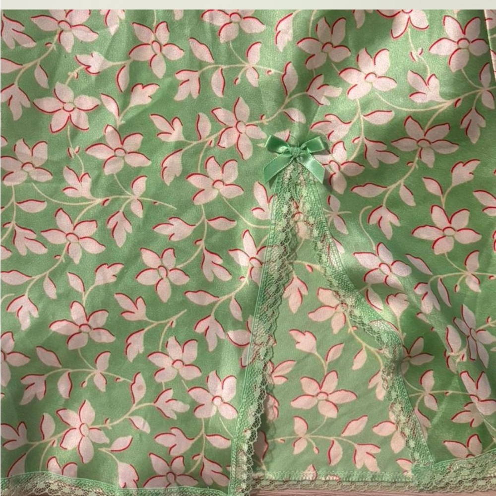 🧚‍♂️ Vintage Victoria’s Secret Sage Floral Silk Slip 🧚‍♂️ - Picture 5 of 5
